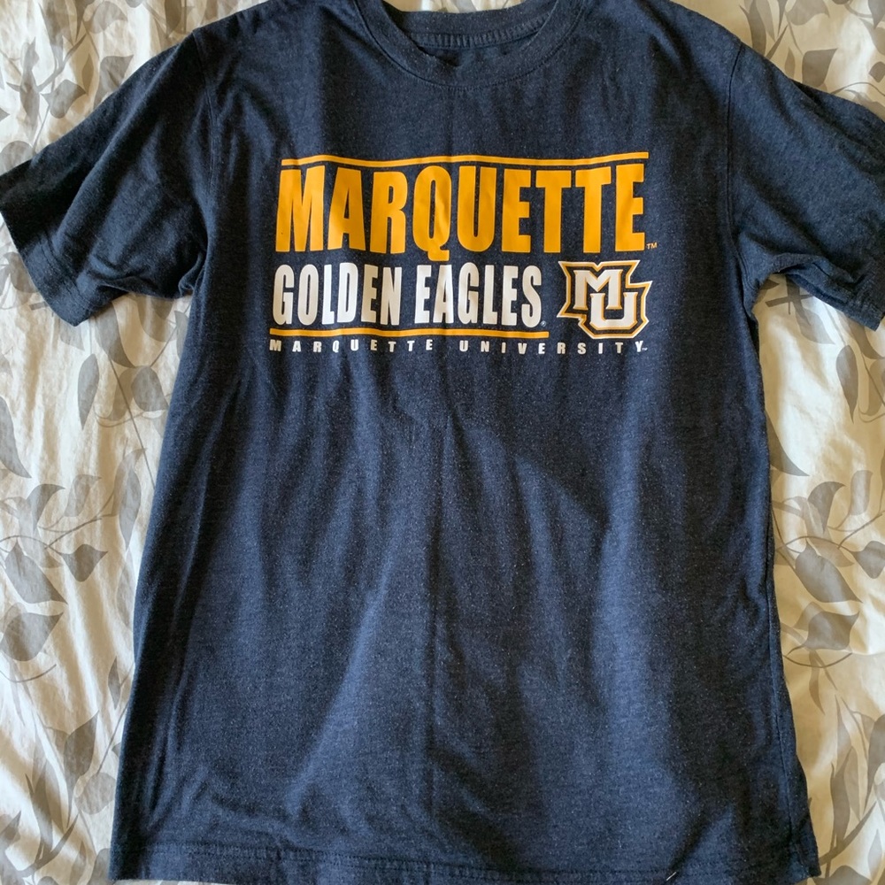 MARQUETTE UNIVERSITY COLLEGE T-SHIRT VINTAGE ‼️‼️